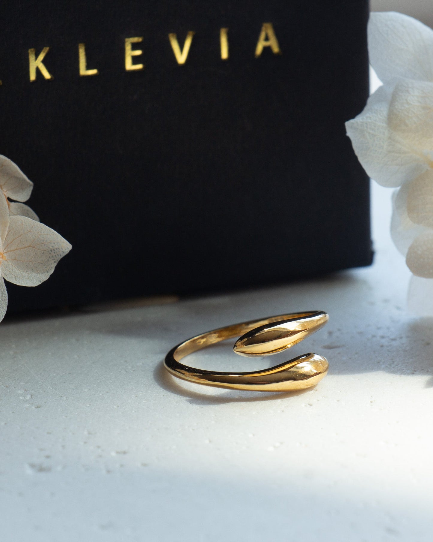 Huggie Ring