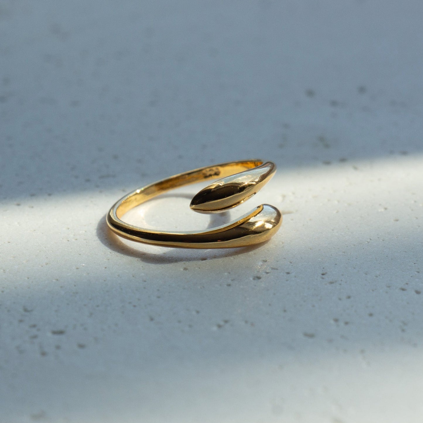 Huggie Ring