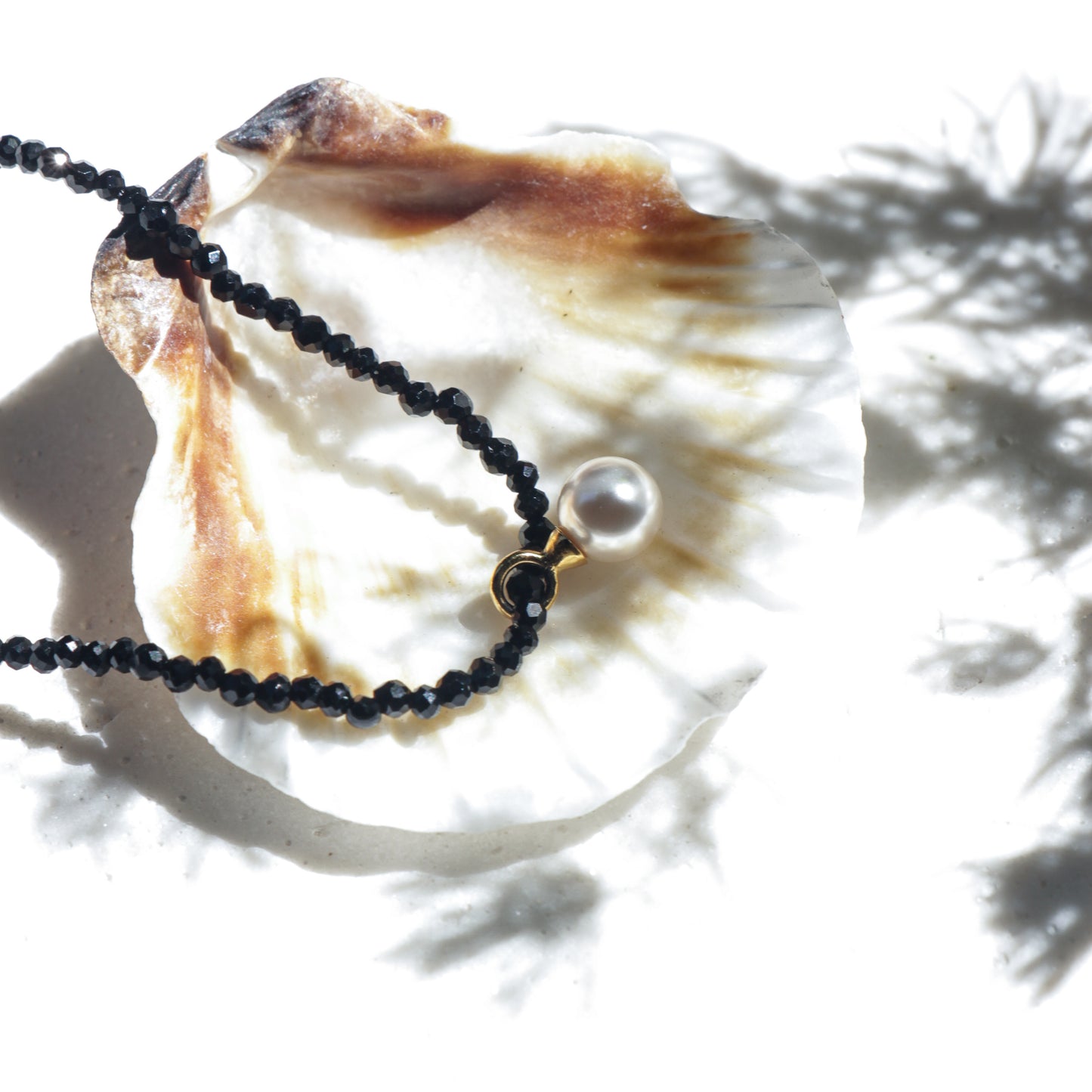 Necklace with a pearl pendant on an oyster shell