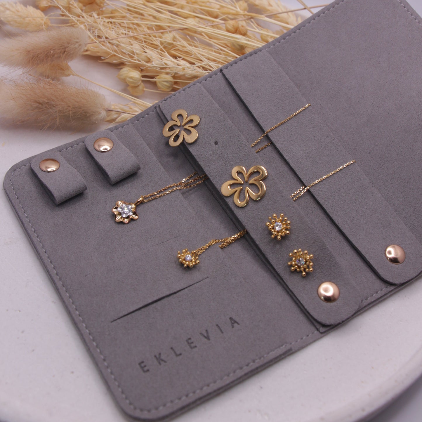 Soft jewelry case in gray